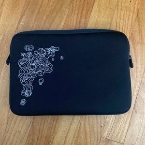 Black 10 inch laptop sleeve